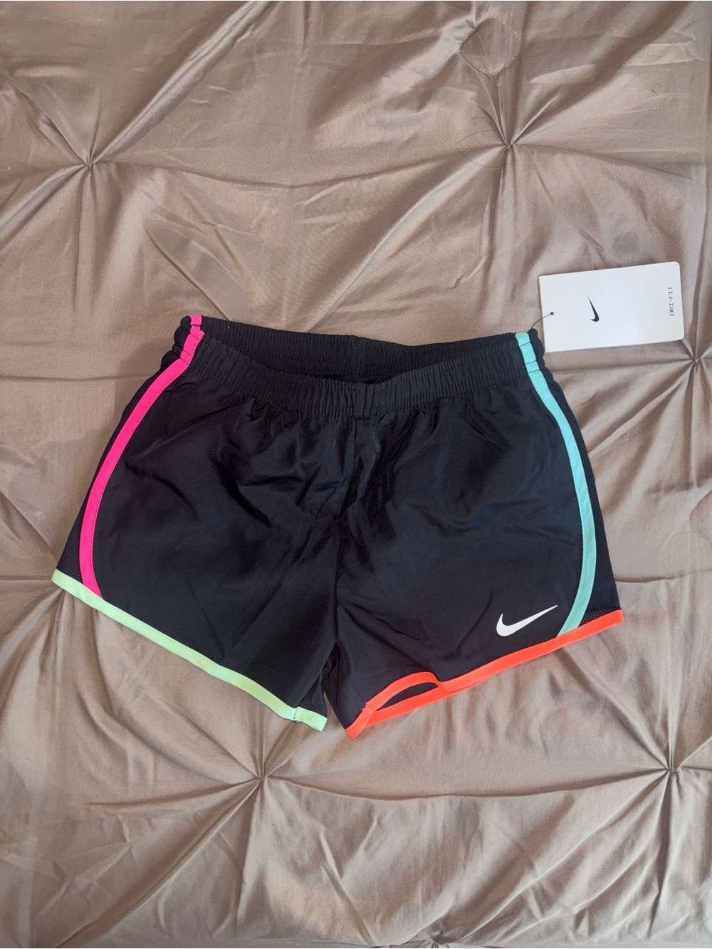 Nike Girls Dri Fit Tempo Running 🏃‍♀️ Shorts | BLK/NEON(S) Trim. Sz: 6X